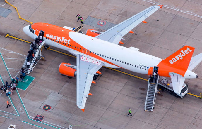 La compagnie Easyjet, confrontée à une concurrence multiforme, connait ses premières déconvenues.
