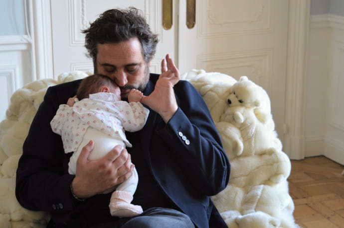 Marnie et son papa ne se lâchent plus.