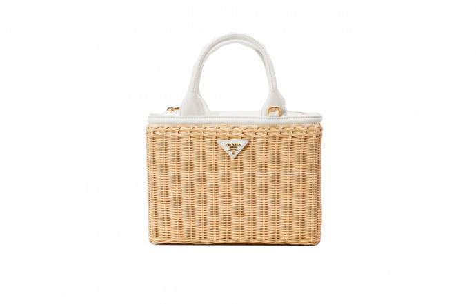 Objets blancs – Sac White Natural, Prada, au Bon Marché, 1 169 €.