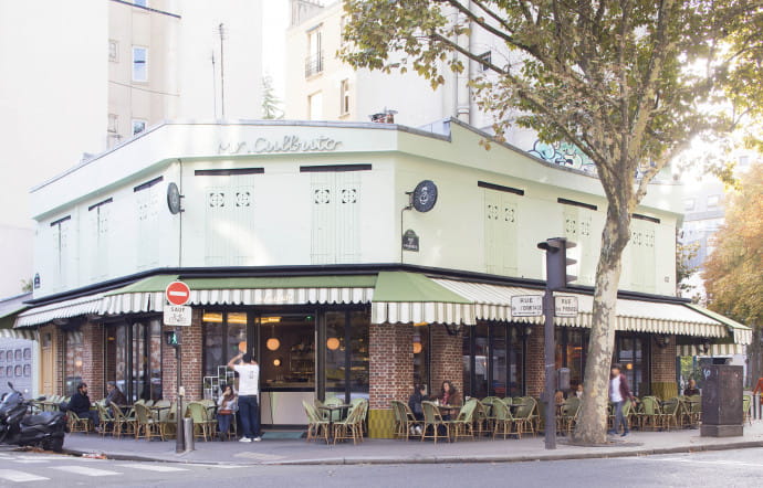 Monsieur Culbuto fait mouche avec sa façade vert amande.