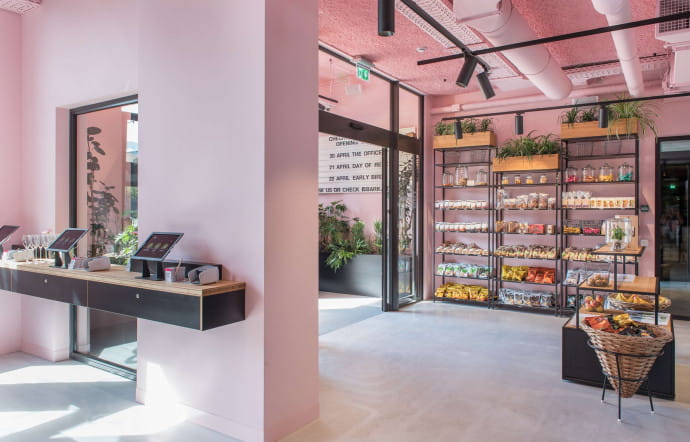Le Conscious Café qui est aussi la réception de l’hôtel.