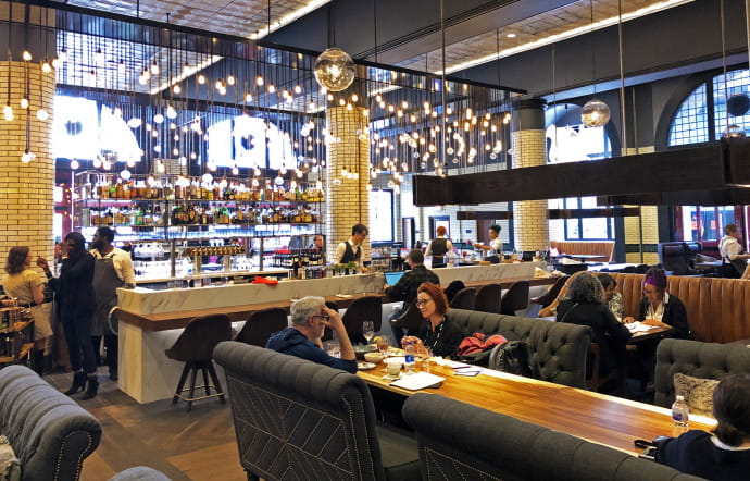 250 W Larned St., tél. +1 (313) 915-4422, www.detroitfoundationhotel.com.