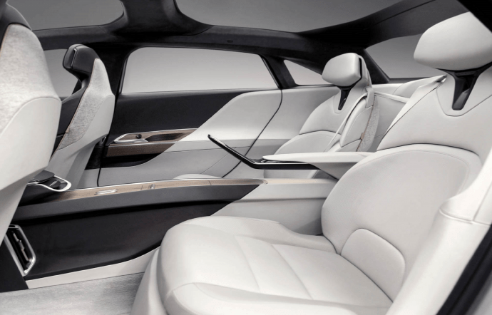 A l’intérieur de la Lucid Air, les sièges peuvent s’incliner à 55 degrés.