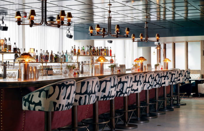 Le bar est ouvert à tous.