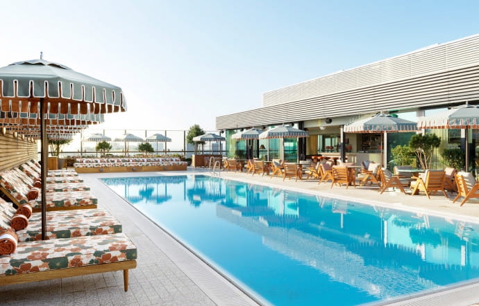Au White City House la piscine est d’inspiration californienne.