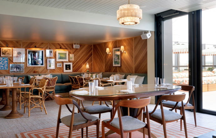 Le restaurant sert une cuisine qui mêle saveurs asiatiques et européens.