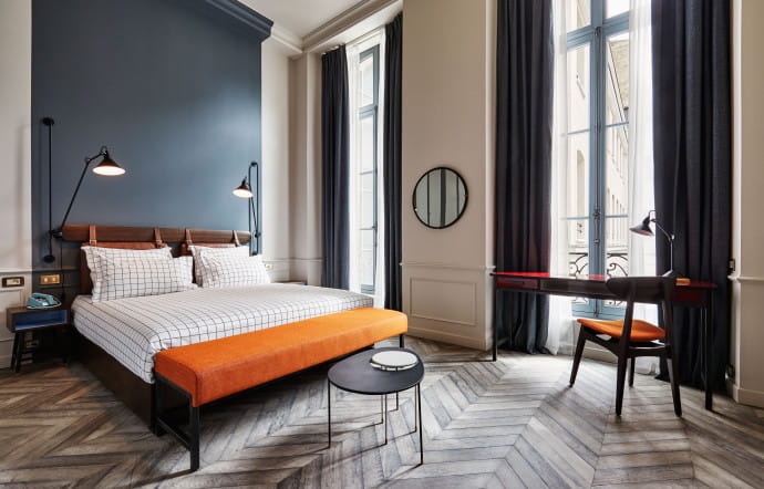 Les plus belles rénovations sont celles où se devine le passé. Ni boutiques-hôtels ni palaces, les Hoxton sont un concept hôtelier dont l’originalité est de réhabiliter des endroits laissés à l’abandon dans des secteurs pas forcément touristiques.