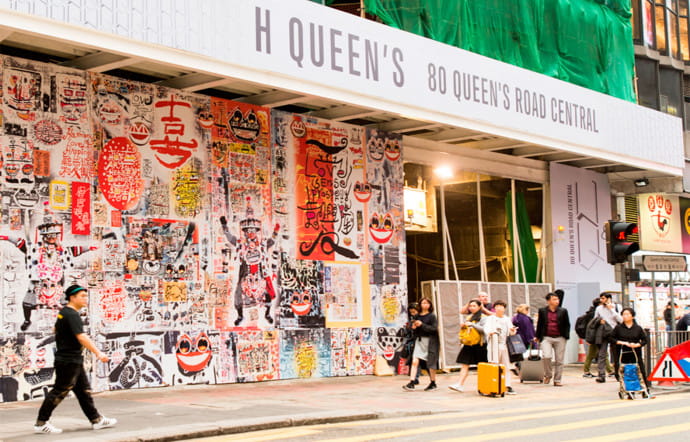 Le H Queen’s a été spécialement conçu pour accueillir des galeries d’art, avec triple vitrage à l’épreuve du soleil, grande hauteur sous plafond et système de grue posée sur le toit pour acheminer les oeuvres.