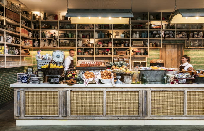 Une authentique cafeteria aux immanquables frappés, latte, torréfiés maison pour accompagner des gourmands cornetti (croissants italiens).