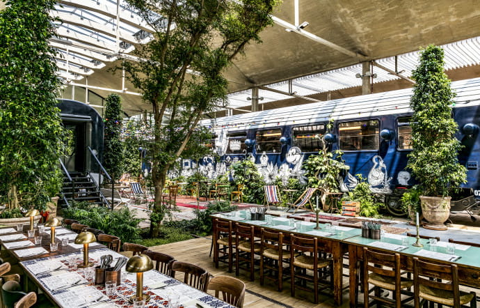 A la Felicità, on dîne façon banquet italien ou dans des wagons de train !