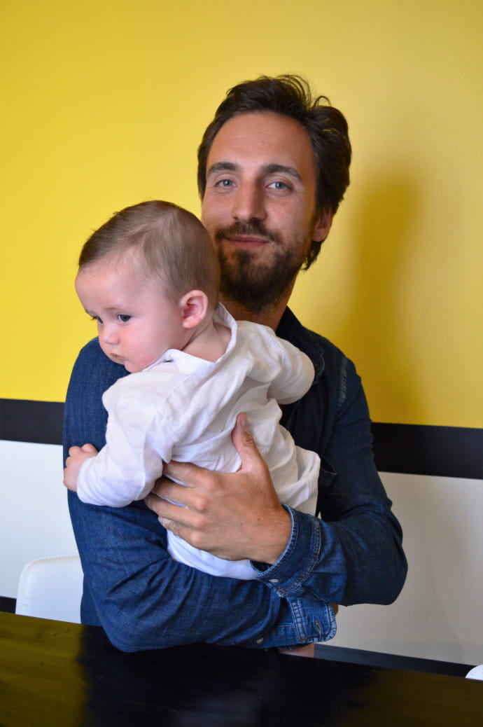 Stokke Benjamin Cardoso avec bébé