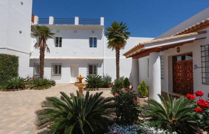 Le domaine Santa María de Aguas Vivas, entouré d’orangeraies, abrite les bâtiments du service R&D de Bollo.