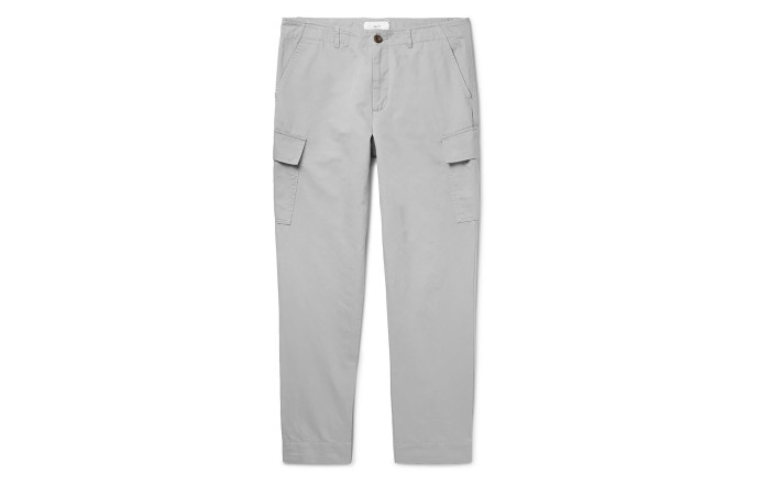 La collection Mr P. du mois de juillet. Tapered Cotton and Linen-Blend Cargo Trousers, 180 €.