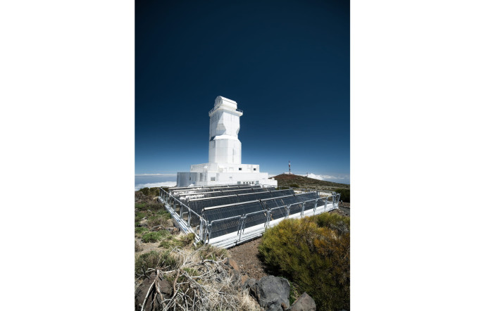 Les téléscopes de l’Observatoire du Teide, sur l’île de Ténérife, observent le Soleil ou scrutent le ciel de jour et de nuit.
