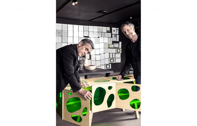 Les frères Campana ont récemment imaginé le buffet et la table Aquario.