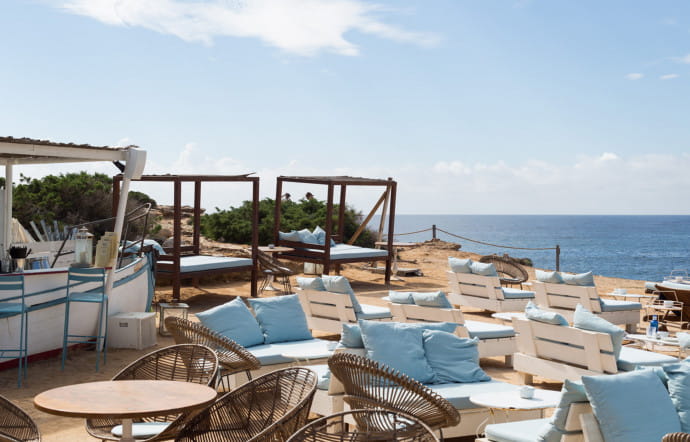 Playa des Codolar Salinas. Tél. +34 664 331 269. www.eccbeach.com