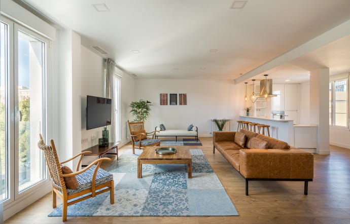 Dernier projet lancé, le Plaza España Sky line, est un immeuble entier (8 étages, 37 appartements) à louer, à Madrid. La décoration a été confiée à l’agence Cat in a Square.
