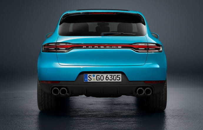 A l’arrière, le jeu des feux de freinage achève de faire entrer le Macan dans la famille Porsche.