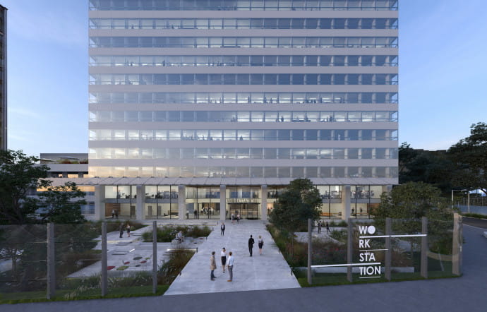 La façade, rénovée en 2002, était encore performante. Les changements extérieurs concernent le socle et les jardins (3D).