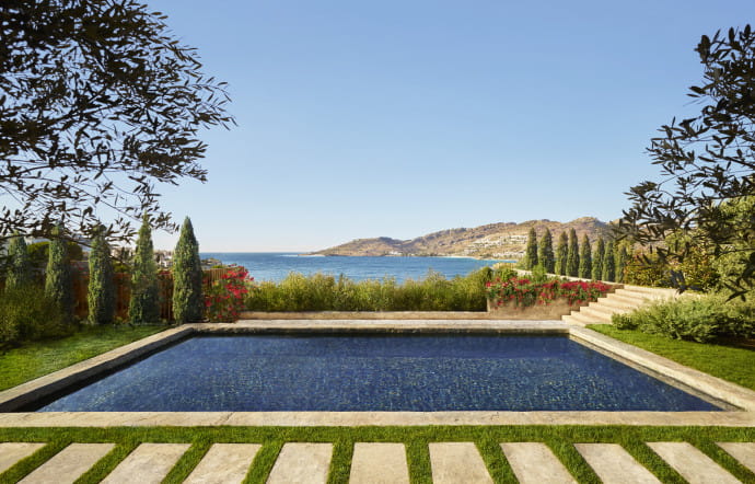 La piscine privée dans l’un des bungalows.