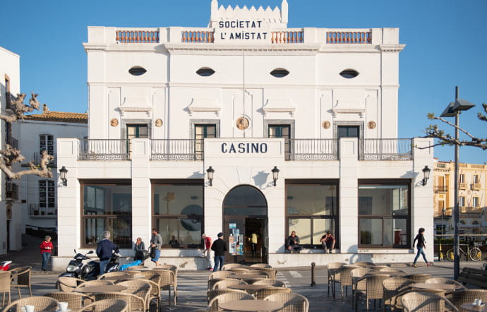 Le bar Casino, où il fait bon boire un café tôt le matin ou grignoter des tapas le soir.
