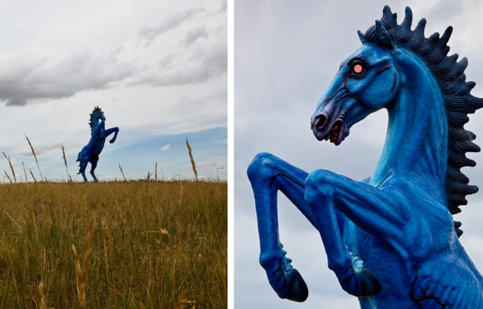 Blue Mustang, « blucifer » pour les conspirationnistes, personnage le plus important de la mythologie autour de l’aéroport.