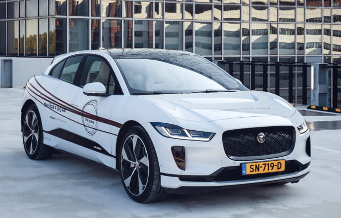 Le I-Pace profite d’un bloc moteur plus étalé pour gagner en aérodynamisme.