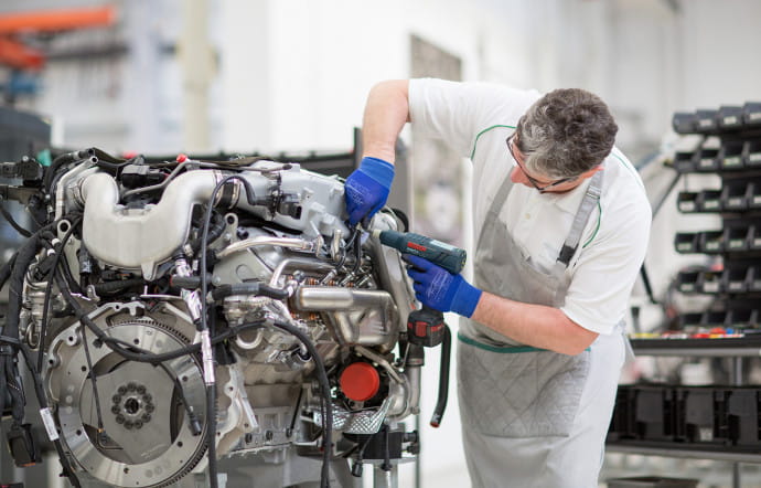 Les moteurs Bentley (ici, un V8 destiné à équiper la Mulsanne) allient puissance et équilibre parfait pour un confort de conduite exceptionnel.