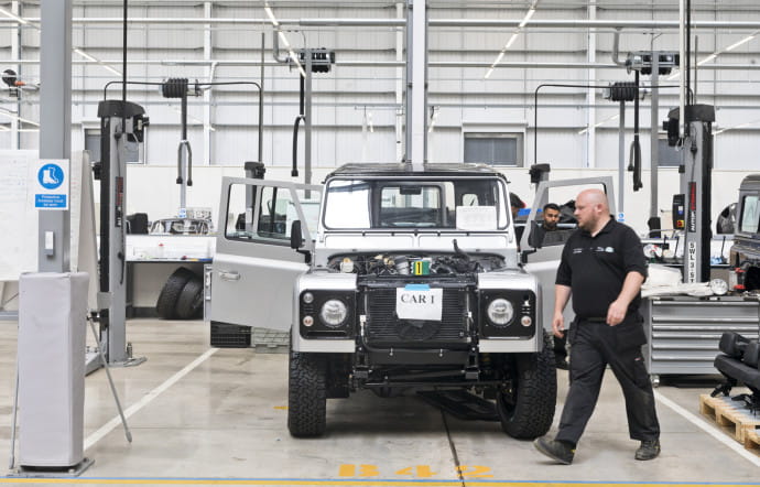 La délimitation entre les différents modèles n’est pas franche. On trouve aussi bien des Type E que des Land Rover ou des Range Rover en cours de restauration, une poignée de Type D et de XKSS en cours de fabrication. Ces modèles requièrent environ quinze semaines de travail.