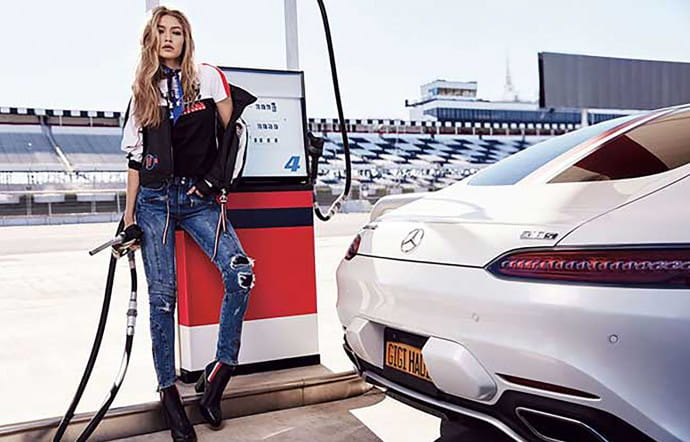 Gigi Hadid et Mercedes dans la campagne de communication de l’été 2018 de Tommy Hilfiger.