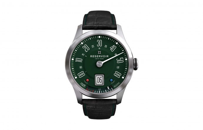 Réservoir Longbridge British Racing, boîtier en acier de 39 mm, mouvement automatique ETA de 124 pièces, heure sautante et minute rétrograde, fabrication labellisée Swiss Made, bracelet en cuir, 3 750 €.