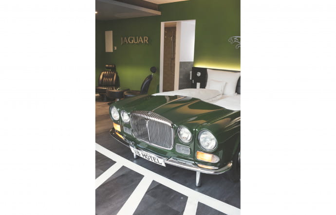 Motorworld Region Stuttgart, Charles-Lindbergh-Platz. Böblingen. Tél. +49 703 1306 9880. www.v8hotel.de
