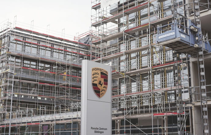 Motorworld est une Mecque pour les amateurs de voitures. Des constructeurs y ont leur bâtiment, à l’image du Porsche Zentrum.