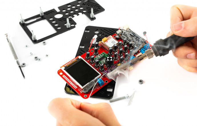 Le MAKERphone est déjà le deuxième produit lancé par la start-up CircuitMess, fondée en 2017.