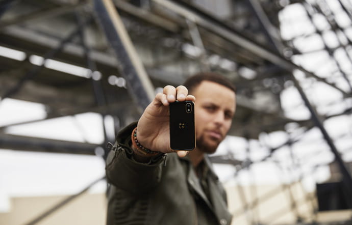 Rachetée en 2015 par le Chinois TCL, Palm a mis les moyens pour lancer son nouveau produit, se payant, par exemple, un ambassadeur de choix : Stephen Curry, superstar du basket.