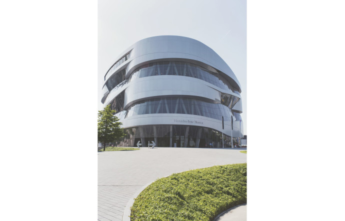 Stuttgart et sa région constituent le cœur de l’industrie automobile allemande, avec de nombreuses usines, comme celle de Porsche, et des lieux d’exposition, tel le musée Mercedes-Benz (photo).