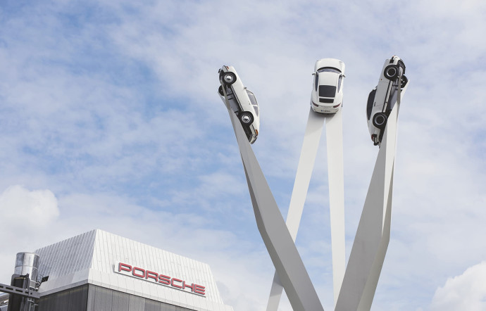 Le groupe Porsche vient de célébrer ses 70 ans dans son musée de Stuttgart. La cérémonie a été l’occasion de révéler le nom de sa première voiture électrique, la Taycan.