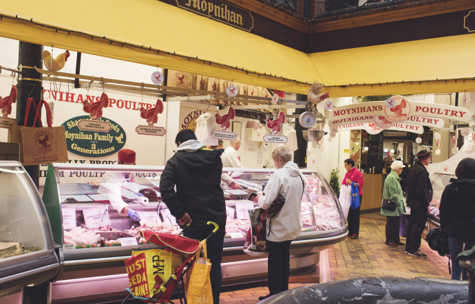 Le marché couvert English Market n’a jamais cessé de fonctionner depuis sa création, en 1788. Viande, légumes, poissons, chocolat, pâtisseries… Les étals permettent de découvrir les produits du terroir irlandais.