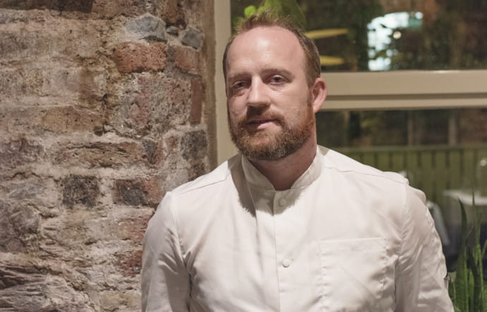 Le chef Bryan McCarthy, qui propose une cuisine moderne et locavore dans son restaurant, le Greenes. 48 MacCurtain Street. Tél. +353 (0)21 455 2279. www.greenesrestaurant.com