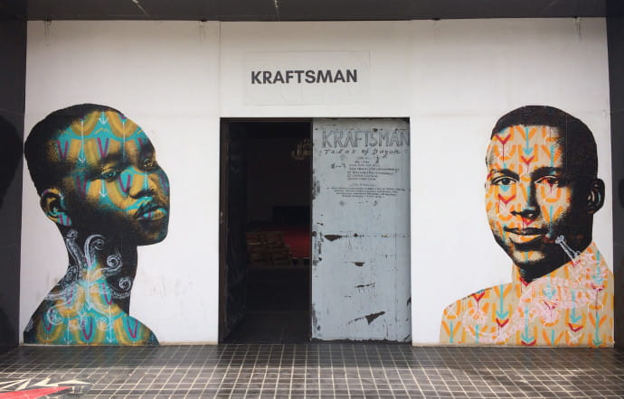 Au Sénégal, le street-art est encouragé pour enjoliver les zones délaissées. Des graffitis ornent les murs du district de Médina, à Dakar.