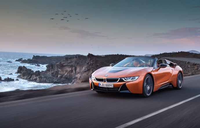 BMW propose des voitures hybrides au design radical qui, dès le premier coup d’œil, doivent évoquer l’innovation.