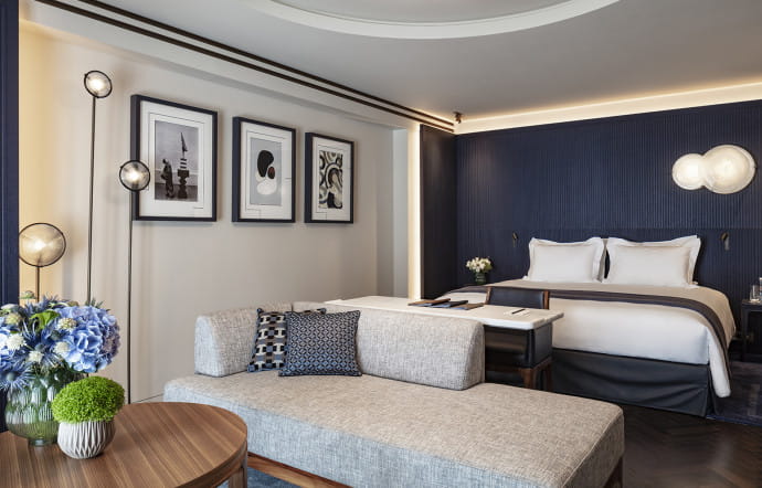 Hôtel Lutetia, 45 Boulevard Raspail (Paris 6). Tél. +33 1 49 54 46 00. www.hotellutetia.com