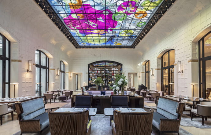 Hôtel Lutetia, 45 Boulevard Raspail (Paris 6). Tél. +33 1 49 54 46 00. www.hotellutetia.com