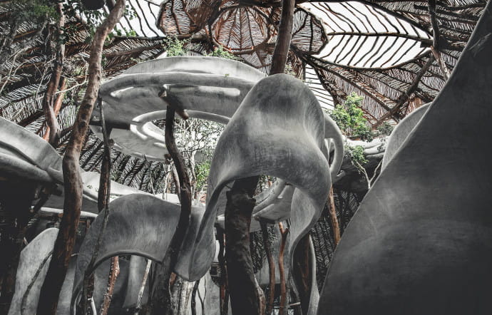Pour sa première exposition, le dôme accueille des oeuvres d’Ernesto Neto et Oskar Metsavaht.