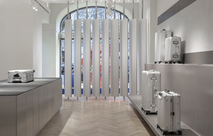 La première boutique Rimowa à Berlin imaginée par Universal Design Studio.