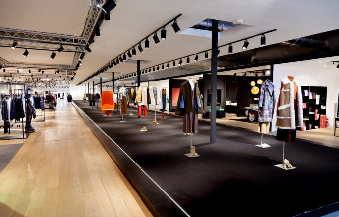 • Smets Art City, 15, avenue de la Porte-Neuve. • Smets Swimming Pool, 13, avenue de la Porte-Neuve. • Smets Cape Cod, 11, avenue de la Porte-Neuve. • Smets Strassen, 262, route d’Arlon.