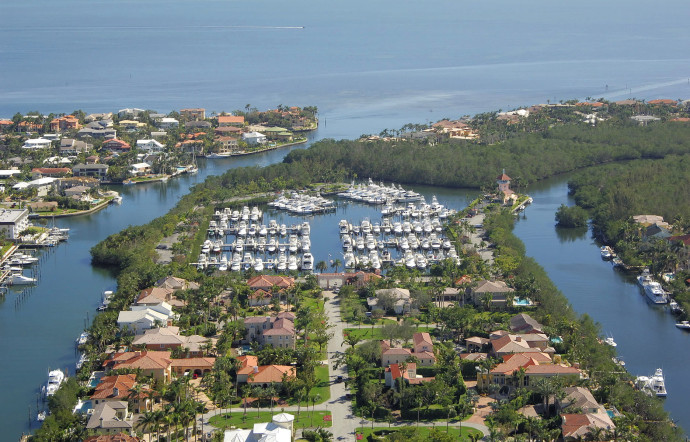 Le Cocoplum Yacht Club est la marina du luxueux quartier d’Islands of Cocoplum.