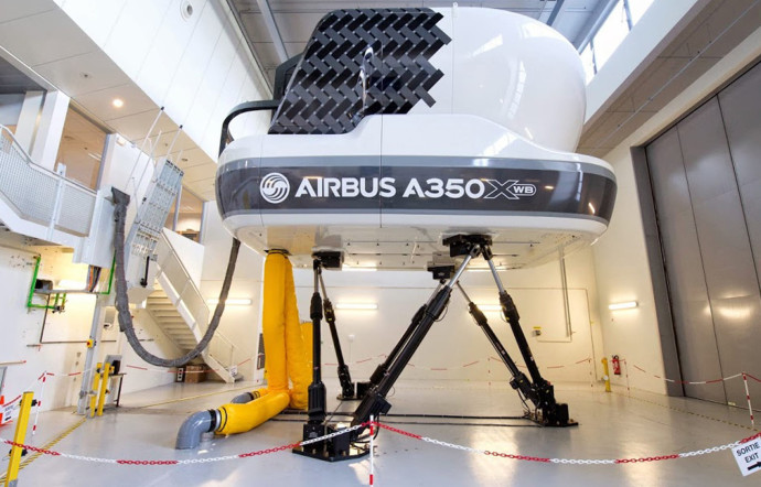 Chaque année, quelque 2 500 pilotes et techniciens de maintenance des Amériques viennent s’entraîner chez Airbus sur des simulateurs de vols complets, dont celui de l’A350.