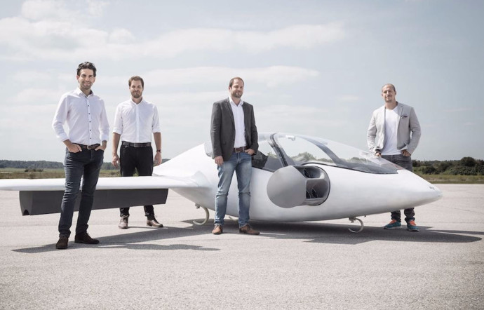 Les ingénieurs de la start-up allemande Lilium ont conçu des taxis volants électriques à décollage et atterrissage vertical. Miami envisagerait d’utiliser ces véhicules pour le transport de passagers entre les différents aéroports du comté.