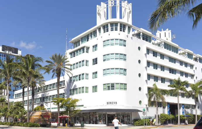 Créée en 1896, la ville de Miami a connu plusieurs phases de développement, liées aux soubresauts de l’histoire. Pendant la grande dépression qui a fait suite à la crise de 1929, la cité floridienne reprend vie, en 1935, avec la construction de l’Art Deco District, à Miami Beach.